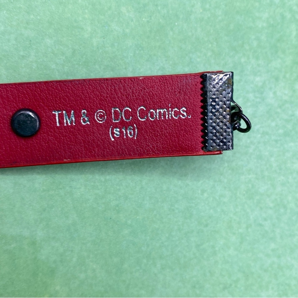 DC COMICS Harley Quinn Red & Black Leather Choker Necklace - Picture 3 of 8